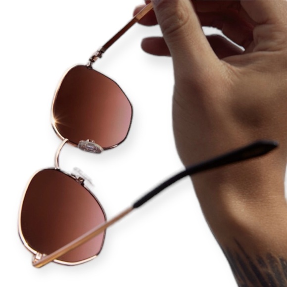 QUAY Big Time Sunglasses Rose Gold Frame Brown Pink Gradient Lens Unisex NWT - Picture 6 of 9